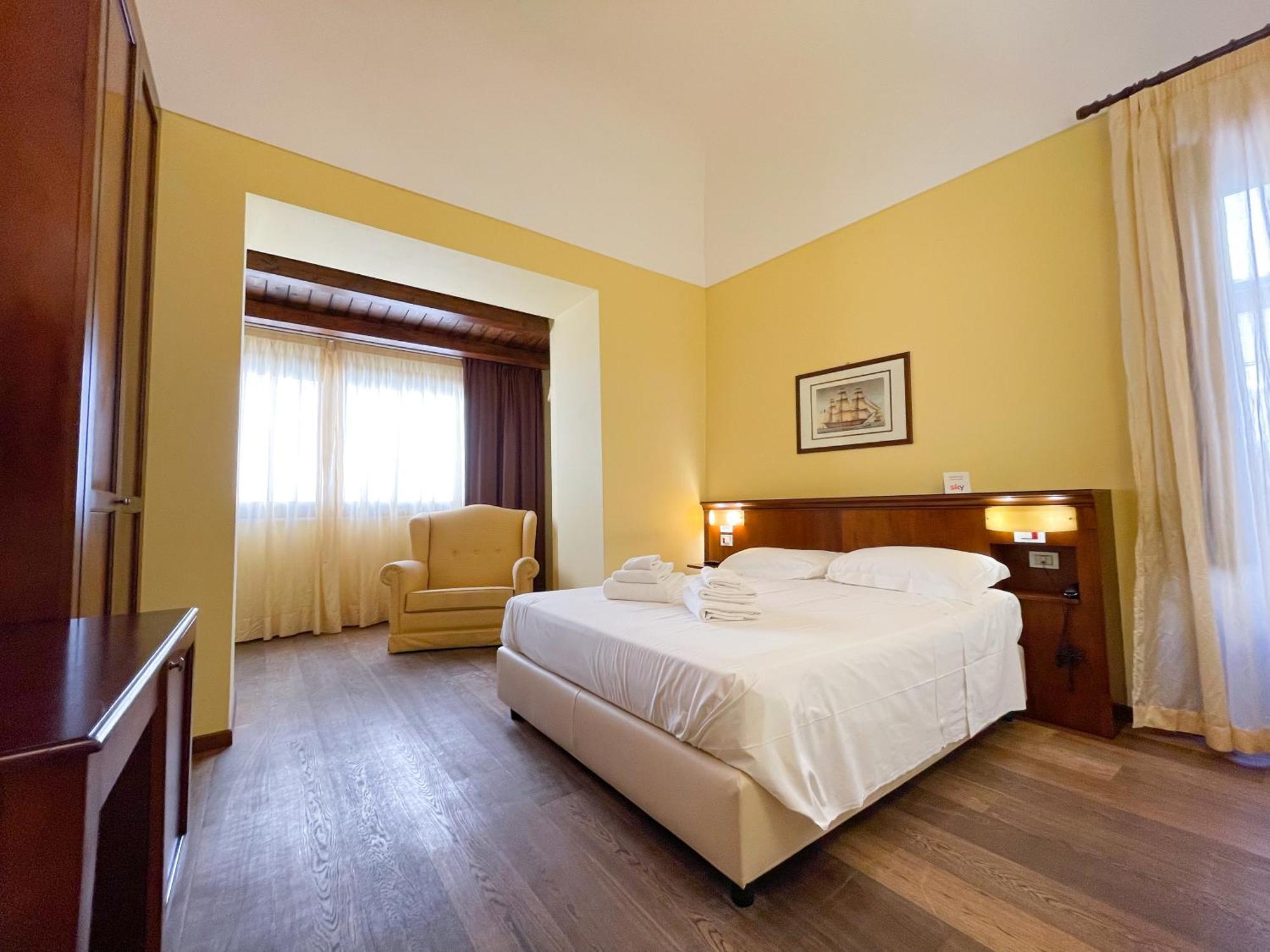 Hotel La Plumeria Cefalu Room photo