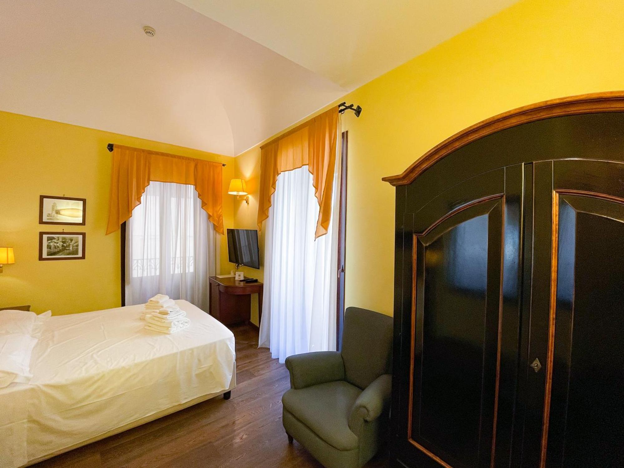 Hotel La Plumeria Cefalu Room photo