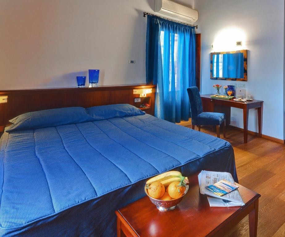 Hotel La Plumeria Cefalu Room photo